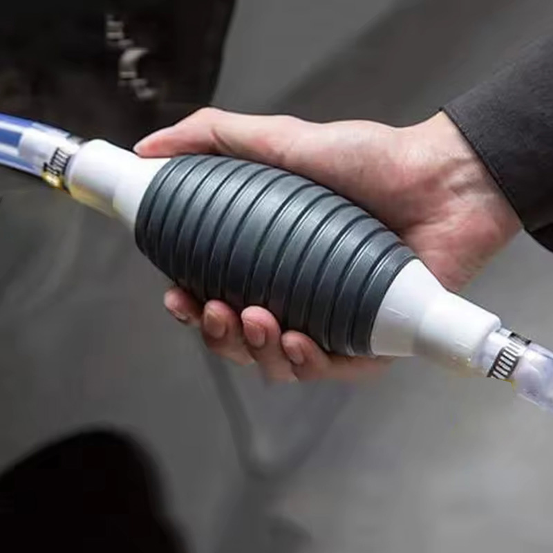 پمپ دستی بنزین و مایعات به همراه شلنگ و 2 بست فلزی